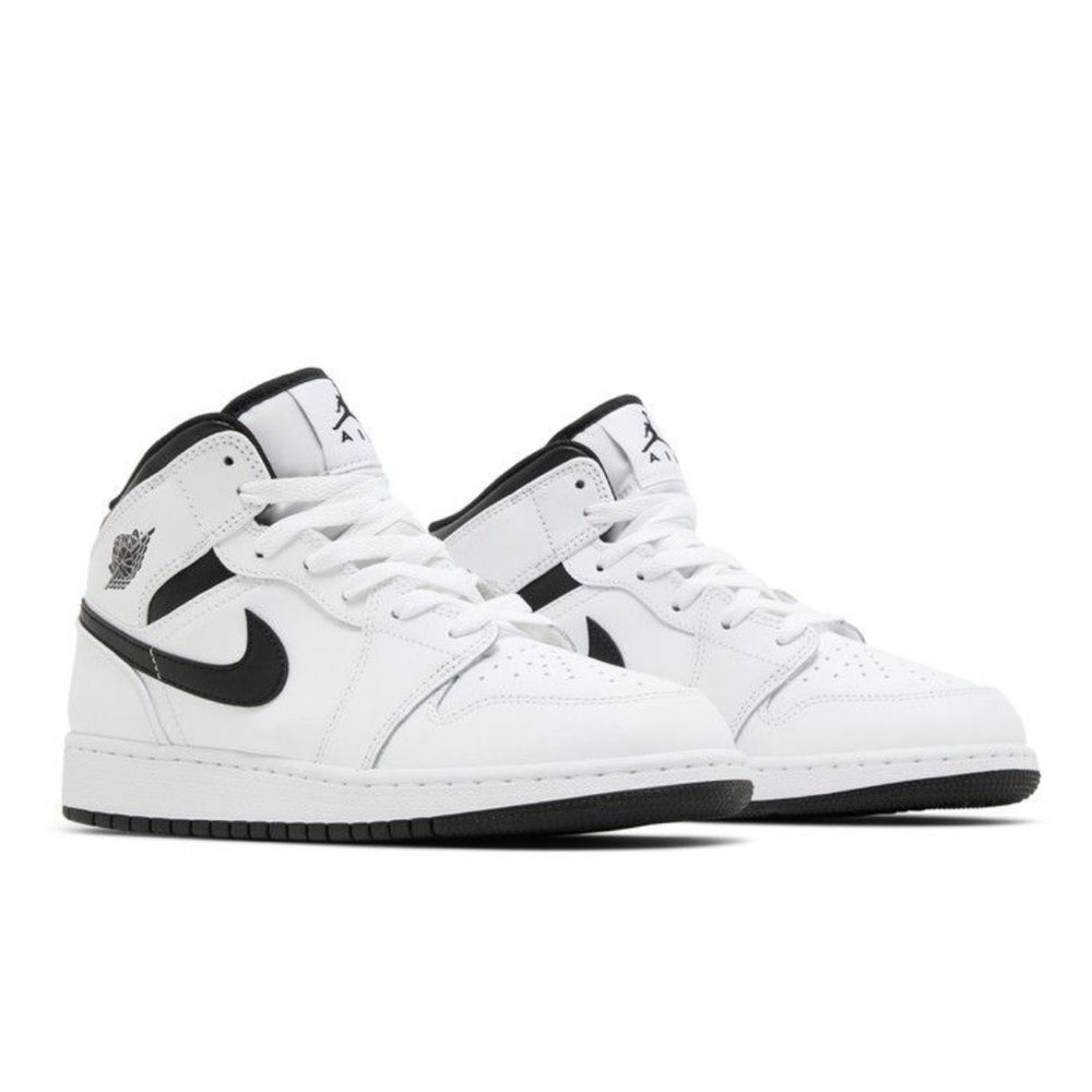 Jordan 1 mid
Gs
Reverse panda
Brand new - Picture 1 of 11